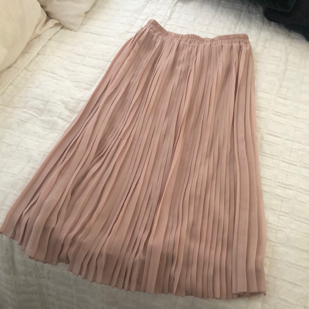 H&M Blush Pleated Midi skirt